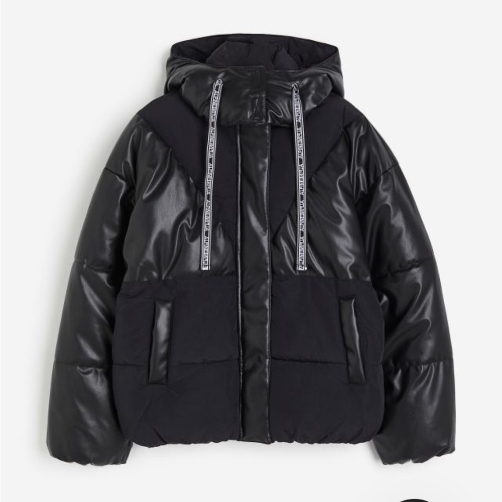 NWT Black Puffer Jacket Size M (sold out)